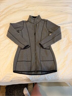 Like New Eddie Bauer Women's Gray & Black Fitted Fleece Jacket XS